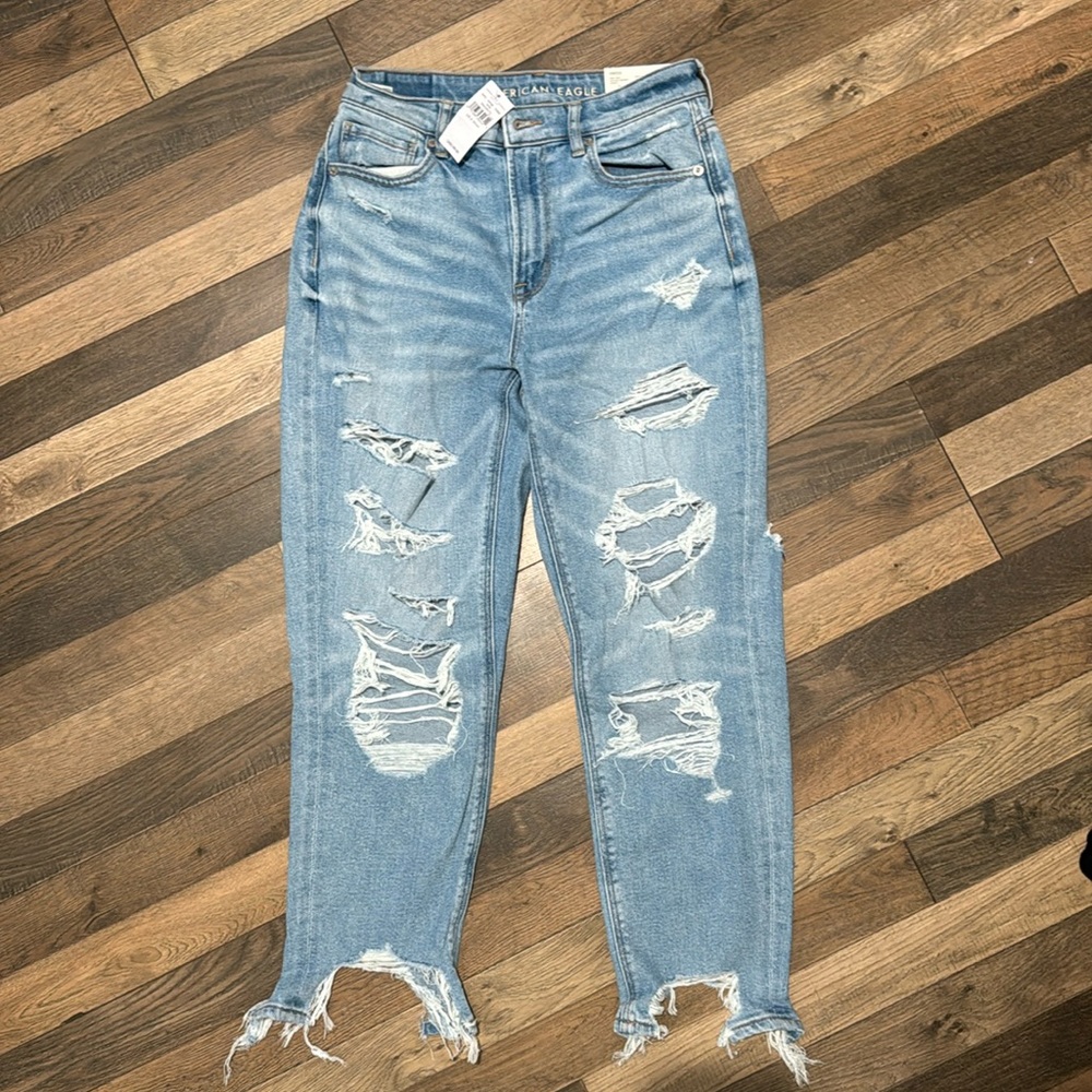 BNWT American Eagle mom Jean 6 short